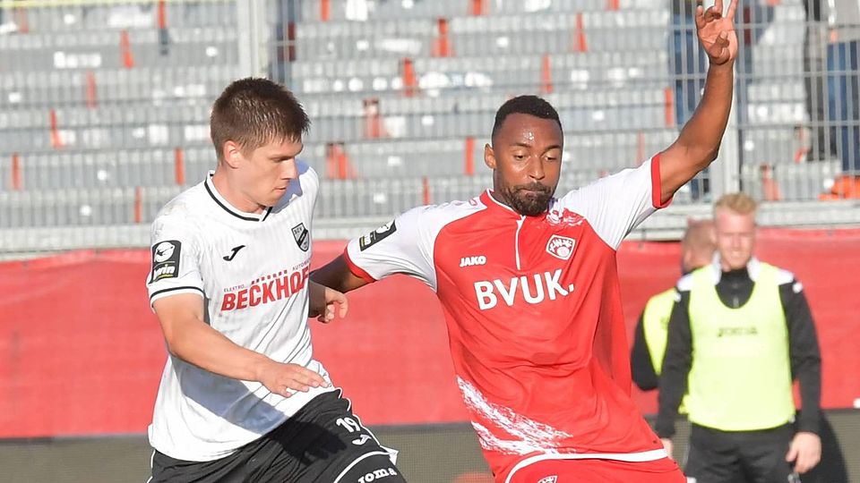 Starker Saisoneinstand: Innenverteidiger Lasse Jürgensen (l.) und der SC Verl blieben bislang ohne Gegentor.