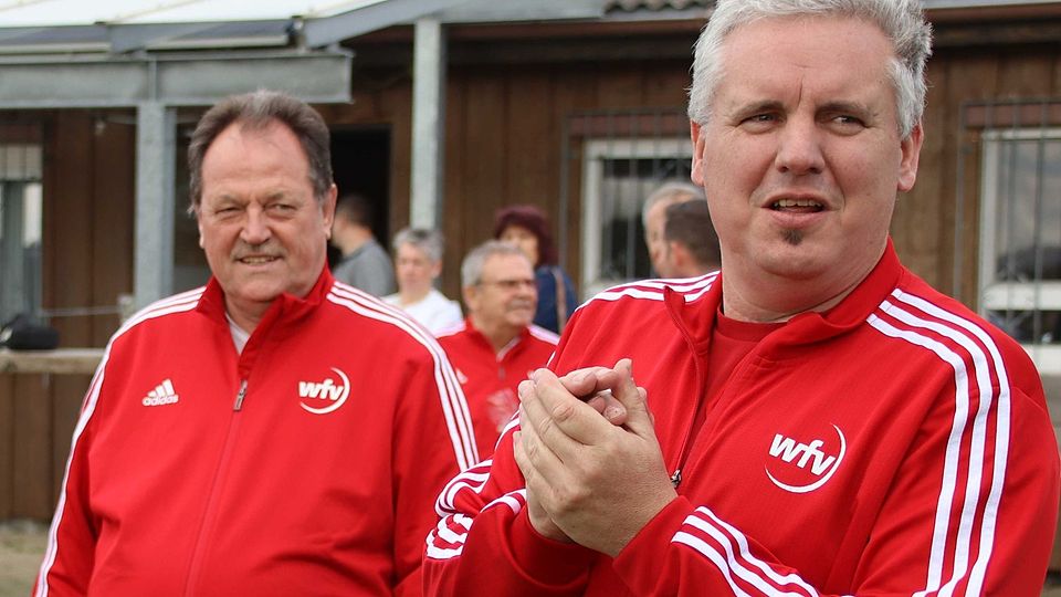 Immer voll bei der Sache, wenn es um "seine" Senioren geht: Seniorenspielleiter Matthias Pakai (rechts), daneben der Bezirksvorsitzende Wolfgang Ottmar.