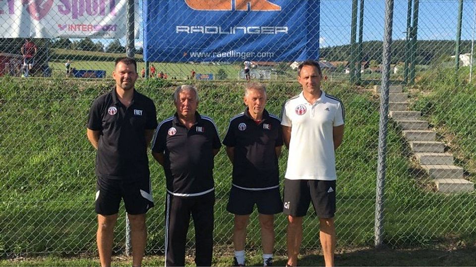 Die neuen Torwarttrainer am BFV-NLZ Cham: Josef Brandl (2.v.li.) und Günther Schreiner (3.v.li.) zusammen mit Sportlichem Leiter Gerhard Peintinger (1.v.li.) und NLZ-Leiter Uwe Mißlinger.