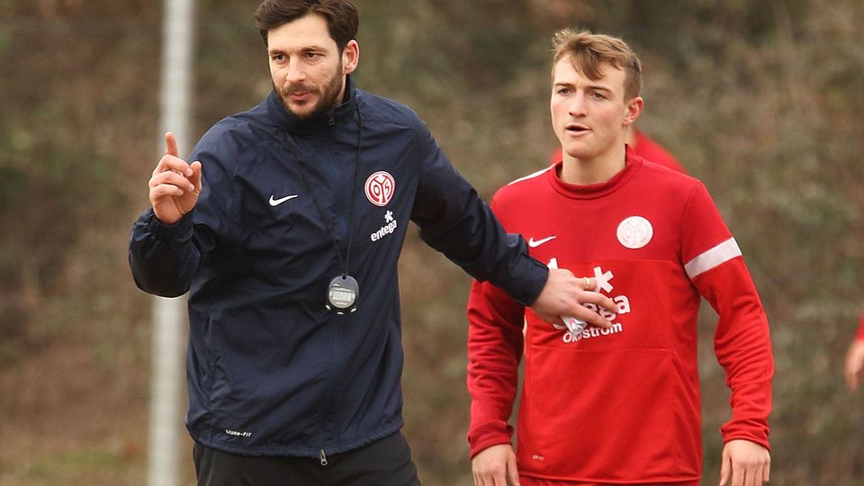 Trotz Pleite kein Vorwurf an seine Spieler: U23-Trainer Sandro Schwarz (links).   Archivfoto: Hofmann
