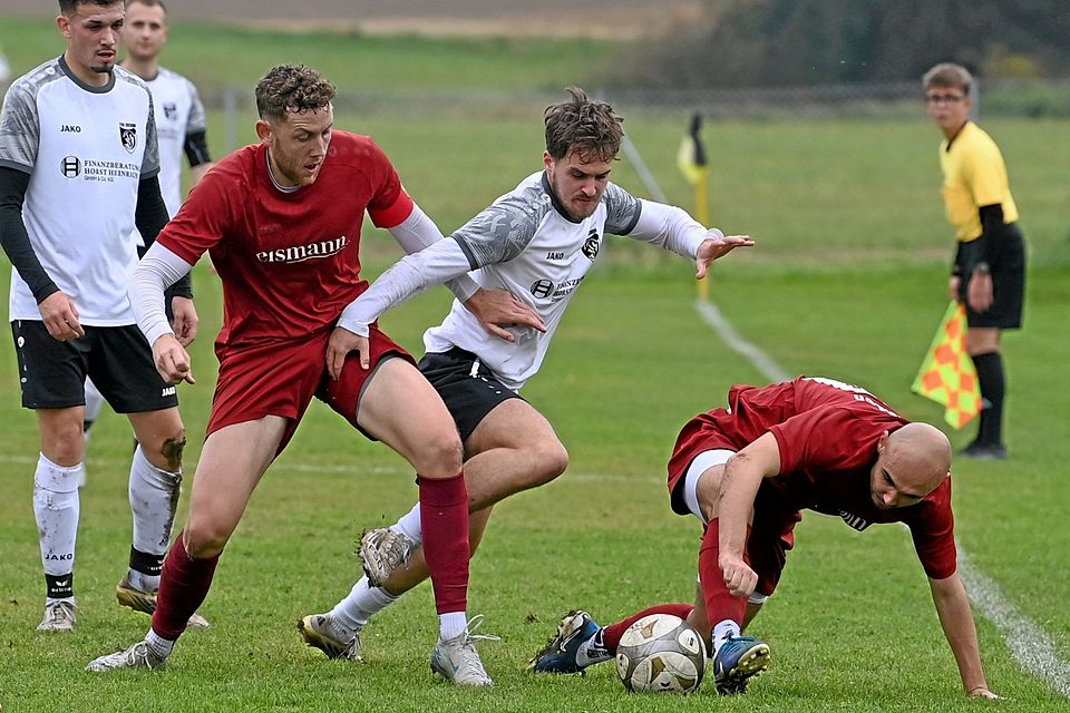 Christoph Demharter (links) und Nikolas Brummer (rechts) verloren mit dem TSV Welden das Landkreisduell bei Tom Grimbacher und dem TSV Diedorf. Christoph Demharter (links) und Nikolas Brummer (rechts) verloren mit dem TSV Welden das Landkreisduell bei Tom Grimbacher und dem TSV Diedorf.