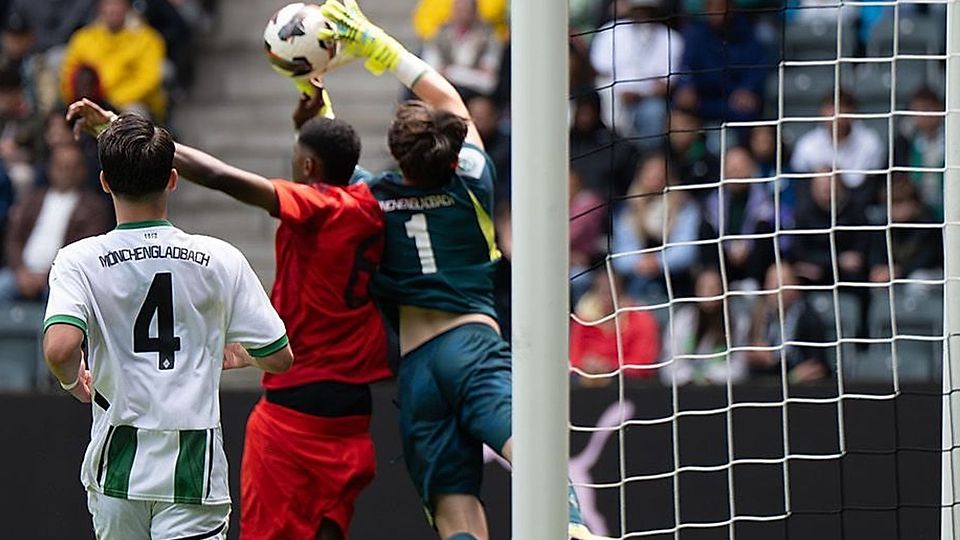 Für Gladbachs NAchwuchskeeper Marcello Trippel und Elias Vali Fard von Borussia Mönchengladbach ist die U17-WM zu Ende.