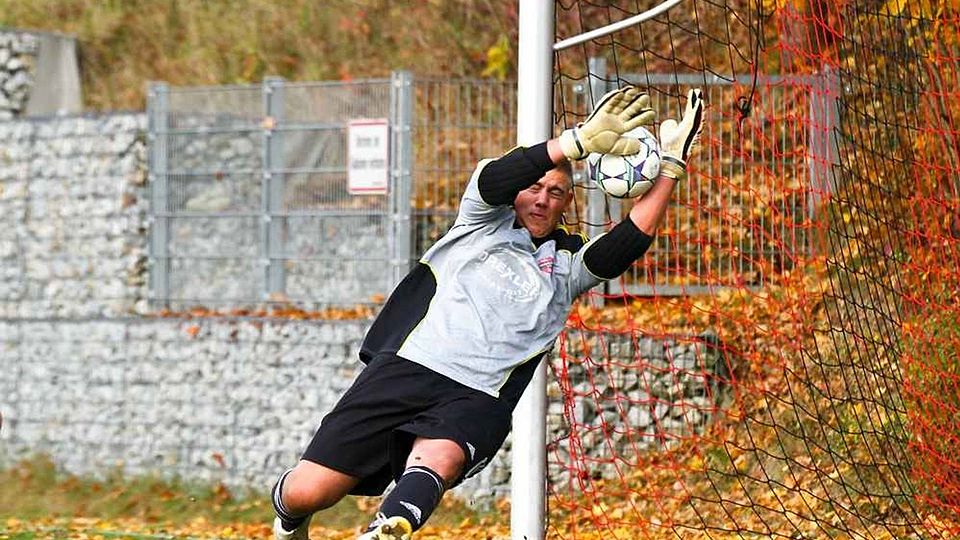 Straßkirchens Goalie war mitverantwortlich für den 3:1 Heimsieg gegen Pocking      Foto : Karl-Heinz Hönl