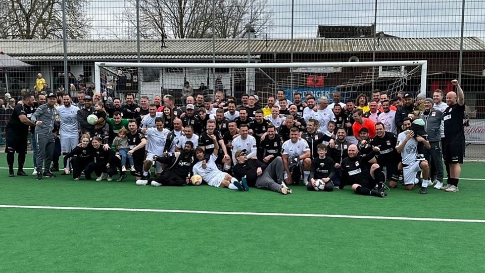 Ein voller Erfolg: Die Fußballer stellen sich in den Dienst schwer erkrankter Kinder . 