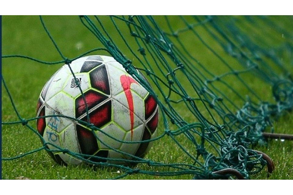 Wie oft konnten die Spieler der U17 Gruppenliga Wiesbaden das Runde diesmal im Eckigen versenken? F: Patten