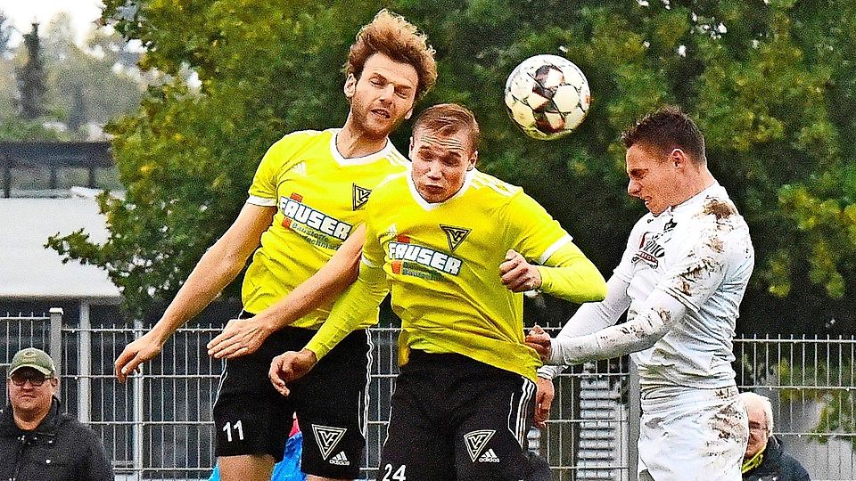 Der Matchwinner im Anflug: Friedrich Pfeifer Koelln (links) erzielte das entscheidende Tor. In der Bildmitte: sein Teamkollege Alexander Fregien. 