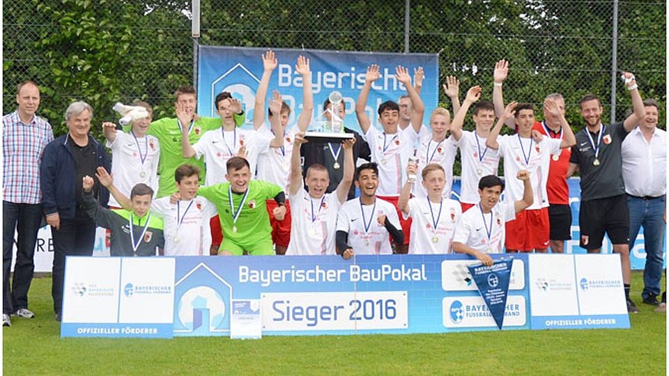 Zum Saisonabschluss durften die C-Junioren des FC Augsburg noch einmal jubeln.   F.: BFV