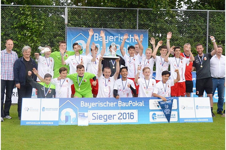 Zum Saisonabschluss durften die C-Junioren des FC Augsburg noch einmal jubeln.   F.: BFV