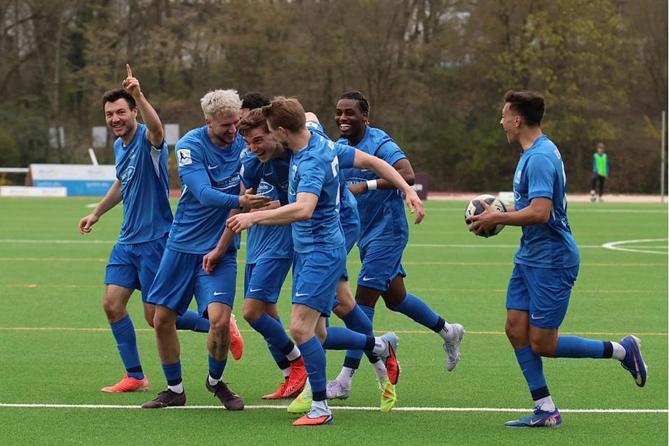 Lang ersehnter Jubel: Der TSV Schott Mainz feiert seinen zweiten Heimsieg. Lang ersehnter Jubel: Der TSV Schott Mainz feiert seinen zweiten Heimsieg.
