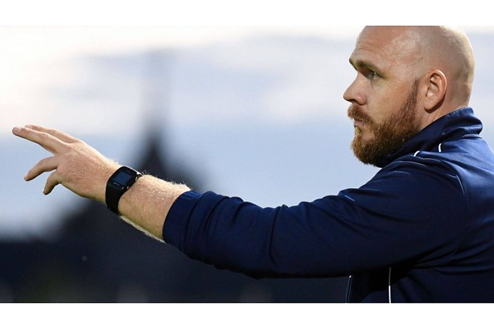 Hannes Sigurdsson spielte in 15 Jahren bei 13 Vereinen. Mit dem FC Deisenhofen will er als Trainer den Aufstieg in die Bayernliga packen. Sven Leifer / Sven Leifer Hannes Sigurdsson spielte in 15 Jahren bei 13 Vereinen. Mit dem FC Deisenhofen will er als Trainer den Aufstieg in die Bayernliga packen. Sven Leifer / Sven Leifer