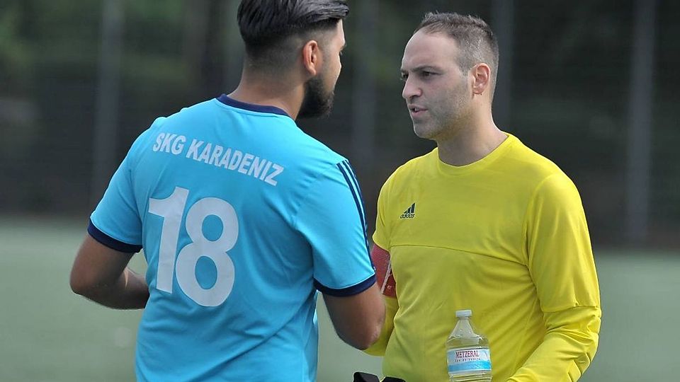 Lange ist's her: Gökmen Tava (rechts, hier als Keeper) spielte zuletzt 2016/17 aktiv bei Karadeniz, nun kehrt er zurück.