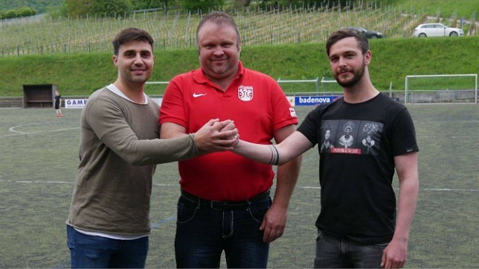 Der eue Trainer Tobias Hechinger (von links) mit FSV-Manager reimund Bechtold und Co-Trainer Marcel Blazejewski | Foto: FSV Ebringen
