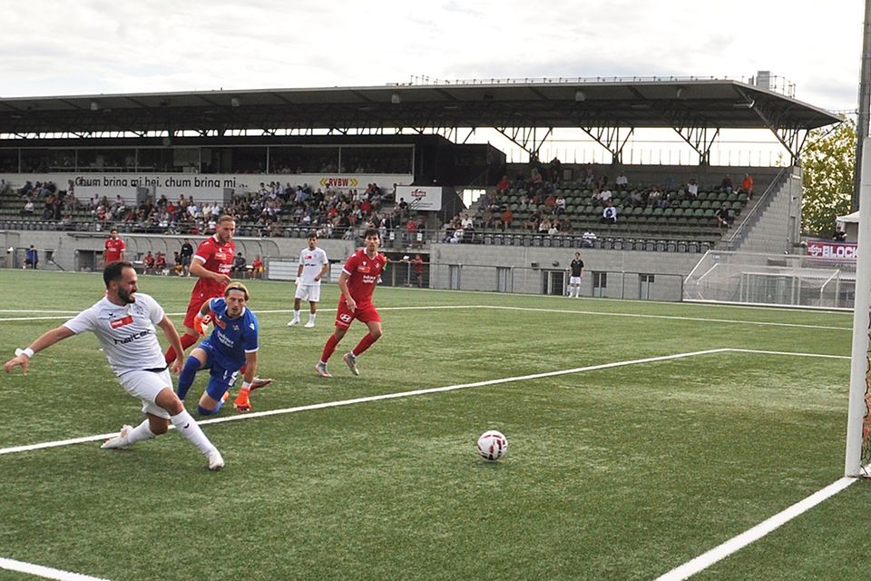 Im edlen Badener Stadion Esp trifft WBs Eren Öner zum 2:2, der Treffer wird jedoch aberkannt – eine umstrittene Entscheidung.