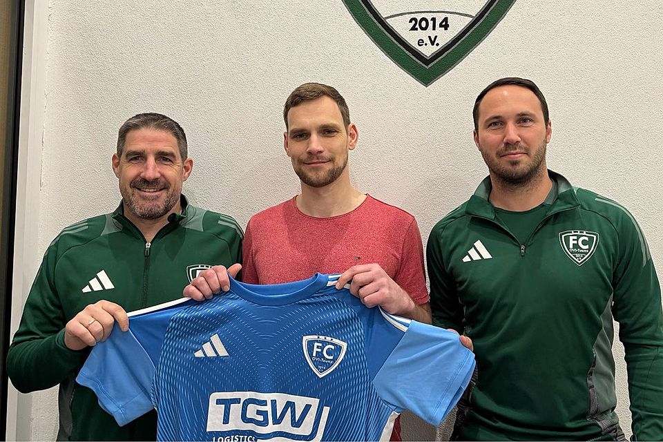 Keeper Christian Bleistein (Mitte) hat sich dem FC OVI-Teunz angeschlossen.