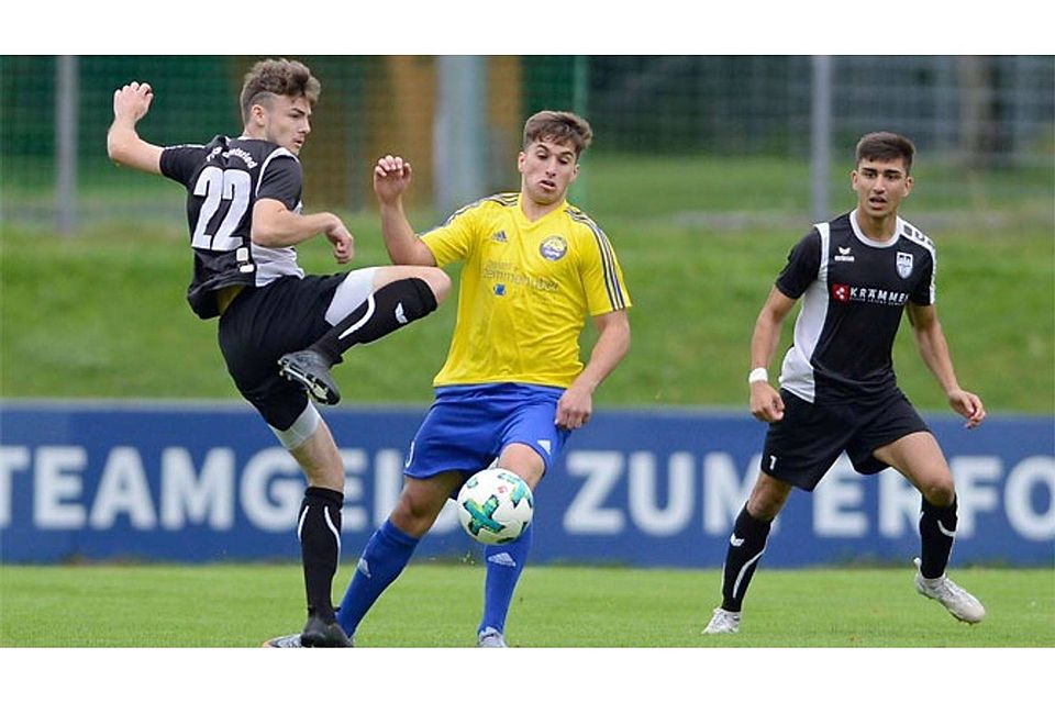 Über den TSV 1860 München, den 1. FC Nürnberg, die SpVgg Unterhaching und den SB DJK Rosenheim ist Lukas Kellner (li.) zum TuS Geretsried zurückgekehrt. Der 19-Jährige hat sich sogleich einen Stammplatz erobert. FOTO: HANS LIPPERT