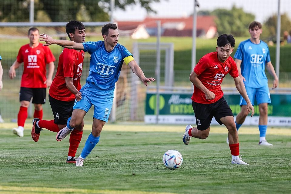 Zeigt, was er draufhat: Außenspieler Min Park (r.) hat zuletzt beim 5:0-Sieg gegen Kastl als Einwechselspieler mit zwei Toren Werbung in eigener Sache gemacht.