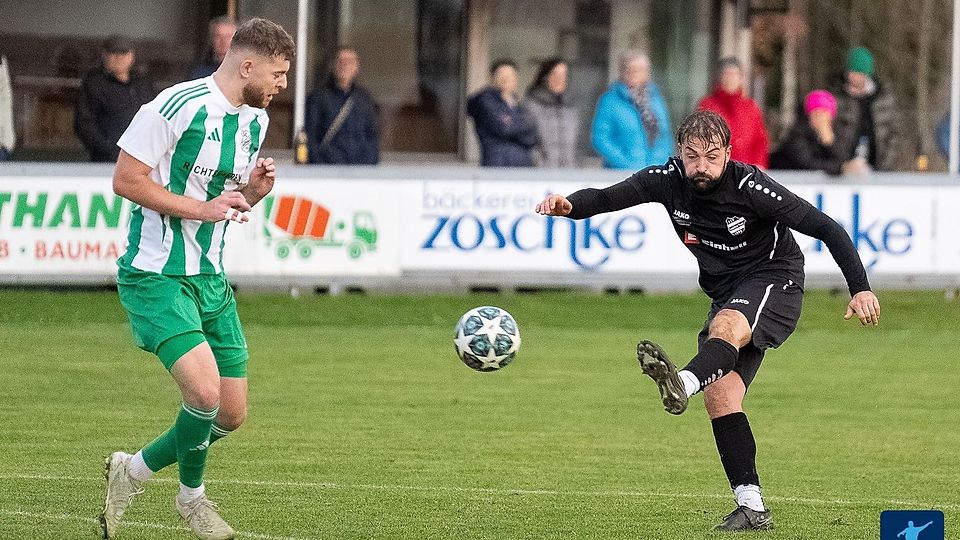 Trotz starkem Spiel: Landau (schwarze Trikots) muss sich letztlich mit 0:1 gegen Ruhmannsfelden geschlagen geben