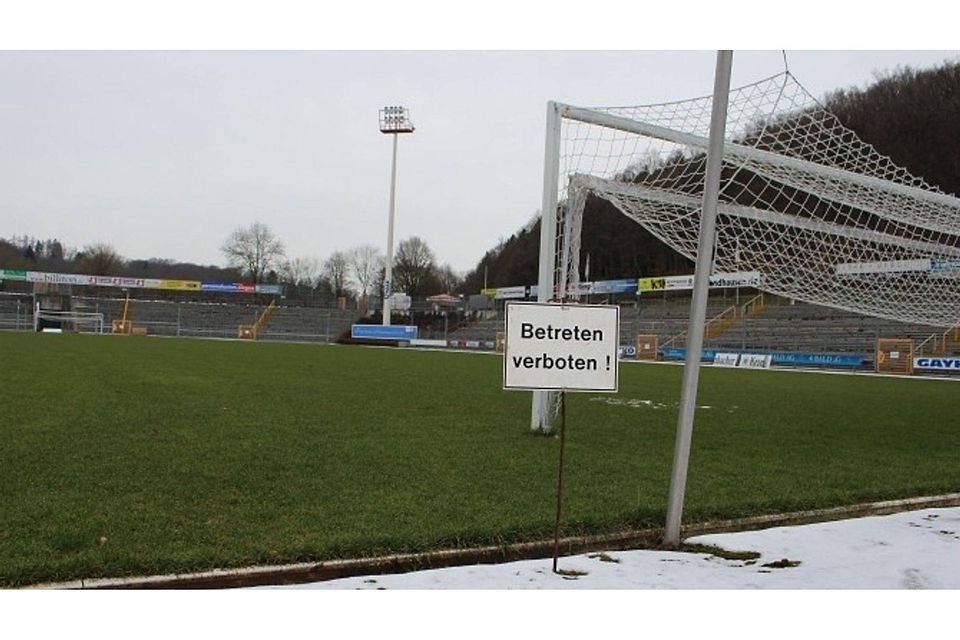 Der Rasen im Leimbachstadion ist bis einschließlich Sonntag gesperrt, so dass die nächsten beiden Heimspiele der Sportfreunde Siegen nicht stattfinden können. Foto: mt