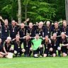 Die S40-Fußballer des FC Ostereistedt/Rade feiern nach dem hart erkämpften 3:2-Sieg über Steddorf/Heeslingen ihren Kreismeistertitel. Fotos Krause