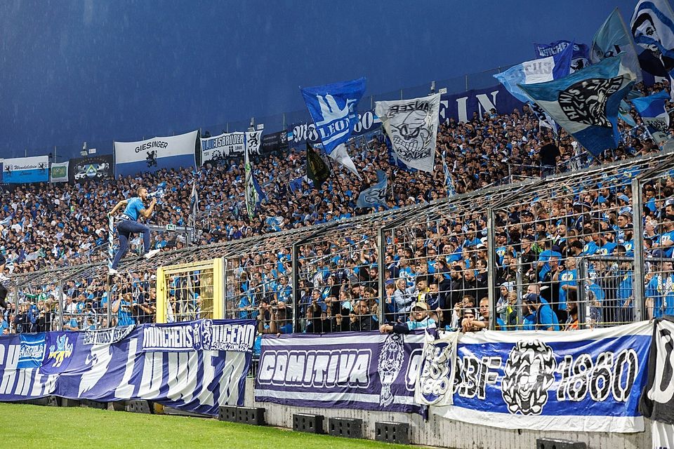 Im Grünwalder Stadion wird in der kommenden Saison wohl Regionalliga-Fußball zu sehen sein – mit den Münchner Löwen.