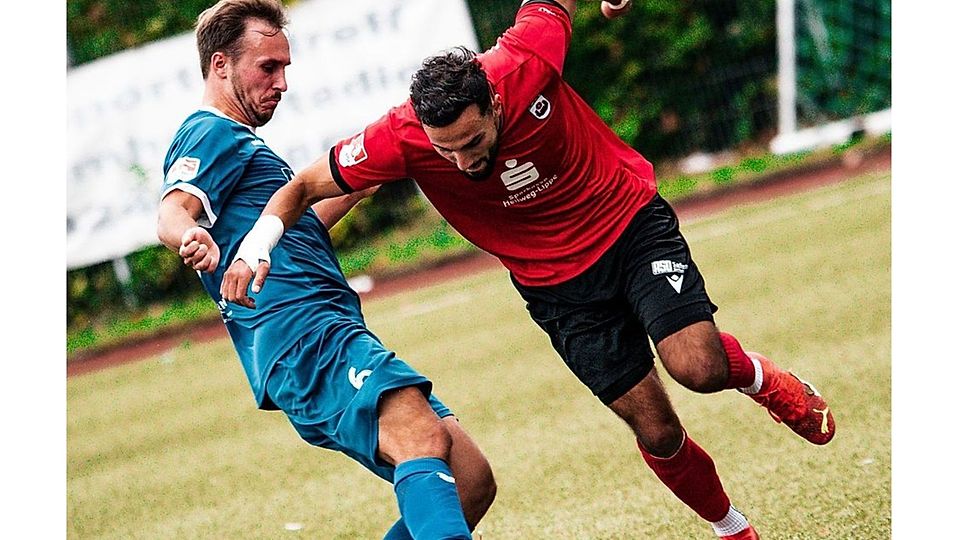 Die TSG Sprockhövel (in Blau) überzeugt in der 2. Halbzeit, die auch gegen Top-Team SV Lippstadt 08 torlos bestritten wurde.