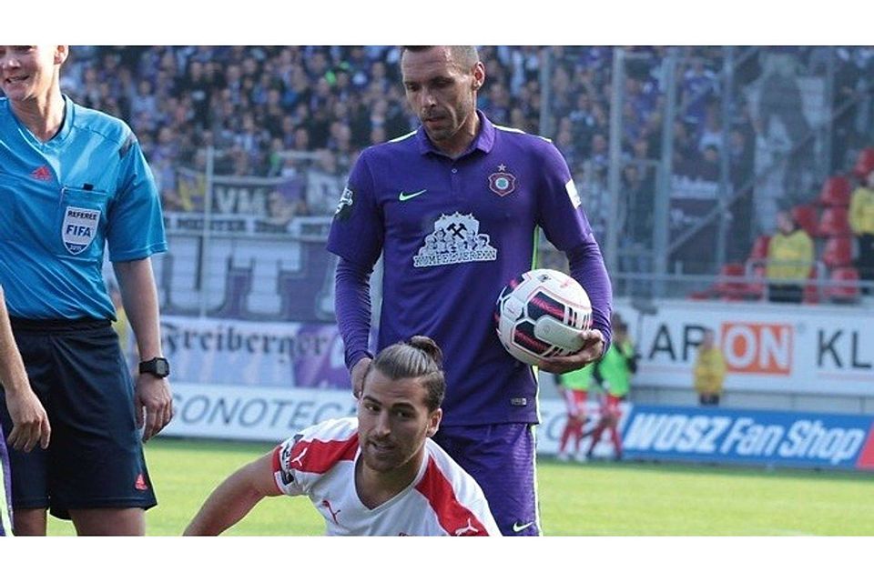 Bald im HFC-Trikot? Christian Tiffert steht vor der Rückkehr nach Halle. F: Kölbel Bald im HFC-Trikot? Christian Tiffert steht vor der Rückkehr nach Halle. F: Kölbel