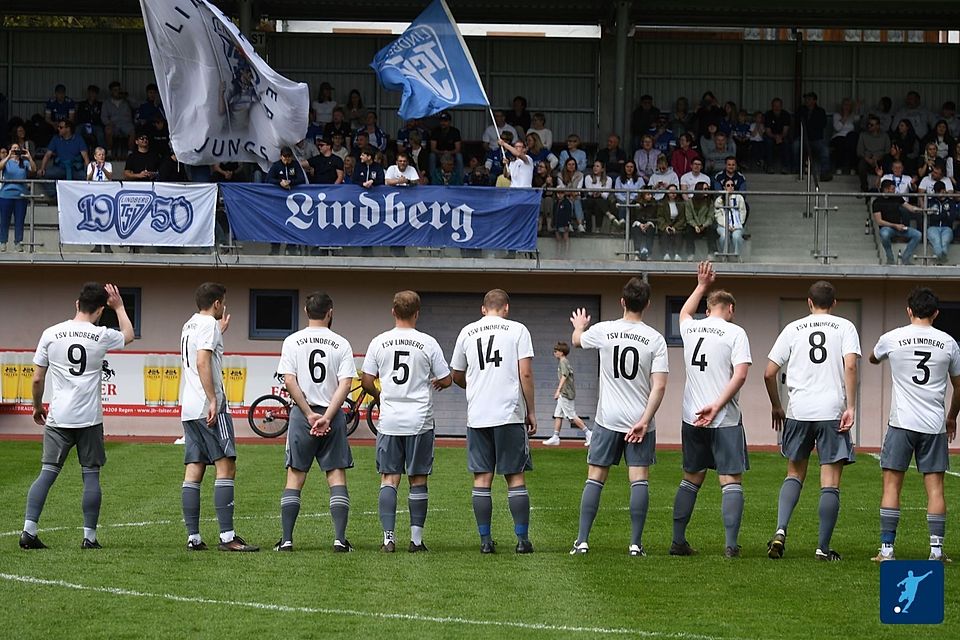 Tolle Kulisse in Regen: 550 Zuschauer sahen einen 3:0-Erfolg des TSV Lindberg.