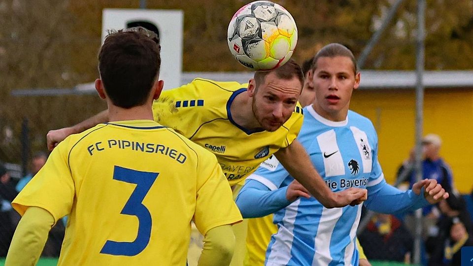 In Pipinsried wird er immer Kultstatus haben: Philipp Federl (Mitte) war Teil der Mannschaft, die den TSV 1860 München sensationell im November 2023 aus dem Totopokal kegelte.