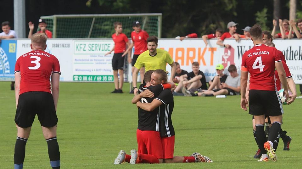Geschafft: Die Spieler des FC Wildsteig/Rottenbuch haben den Sprung in die Kreisliga geschafft. Für das Team des scheidenden Trainers Robert Kanzler war es der zweite Aufstieg in Folge. 