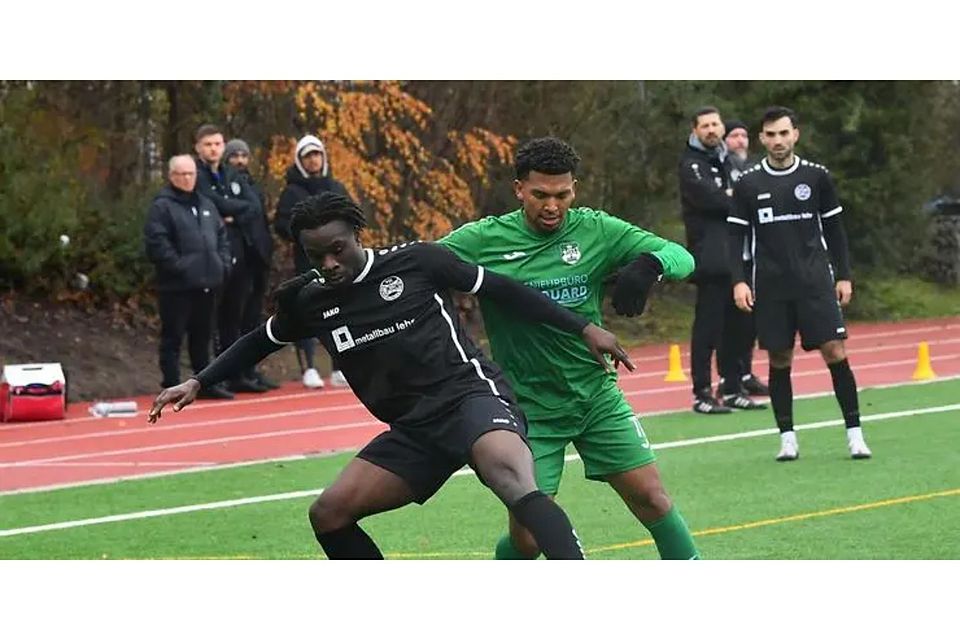 Dennis Gyamfi-Kumaning (links), hier im Zweikampf mit Marienborns Kalon-Jamal Prator, wird bei Fontana Finthen ab Sommer von einem neuen Trainer angeleitet. Archivfoto: Kristina Schäfer Dennis Gyamfi-Kumaning (links), hier im Zweikampf mit Marienborns Kalon-Jamal Prator, wird bei Fontana Finthen ab Sommer von einem neuen Trainer angeleitet. Archivfoto: Kristina Schäfer