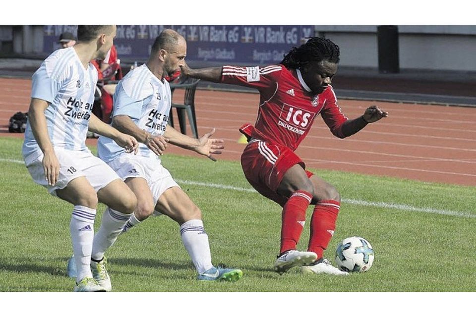 Alain N’Goua kam von Hilal Maroc Bergheim zum SV Bergisch Gladbach 09, konnte schon im Heimspiel gegen den VfL Vichttal mit seinen Flankenläufen die heimischen Fans begeistern. Der Linksverteidiger lief zweimal in der Startformation auf. Foto: Luhr