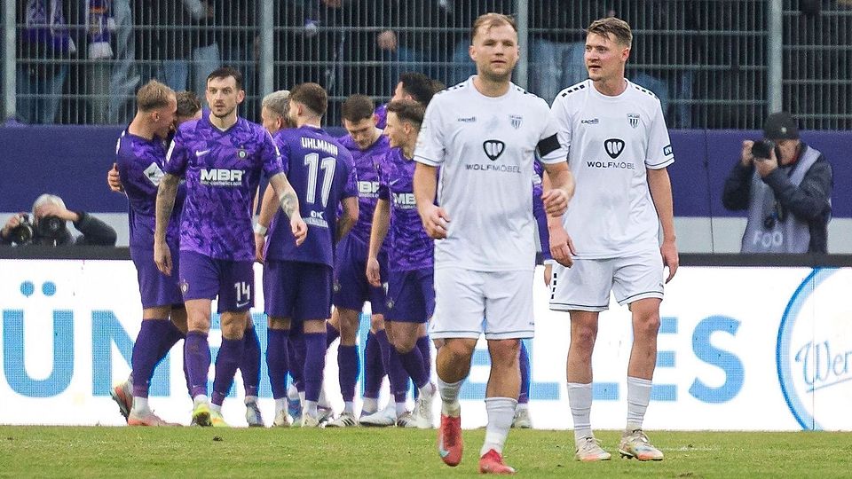 Vertrautes Bild der Hinrunde in der 3. Liga: Bedröppelte Gesichter bei den Spielern von Schweinfurt 05, jubelnde Gegner - so auch am heutigen Samstag in Aue.