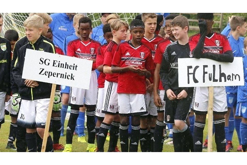 Das gibt es nur beim Finow-Cup: Zepernicker und Fulhamer Fußballer spielen gegeneinander um den Turniersieg.   ©Söeren Tetzlaff