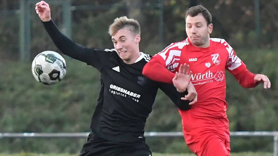 Der Laufenburger Elias Gölzlin (links) im Heimspiel gegen die Spvgg. Wutöschingen | Foto: Jürgen Rudigier