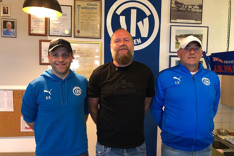 Die Sportlichen Leiter Daniel Kopp (li.) und Erich Drexler (re.) mit dem neuen TSV-Coach Pavel Hrubec