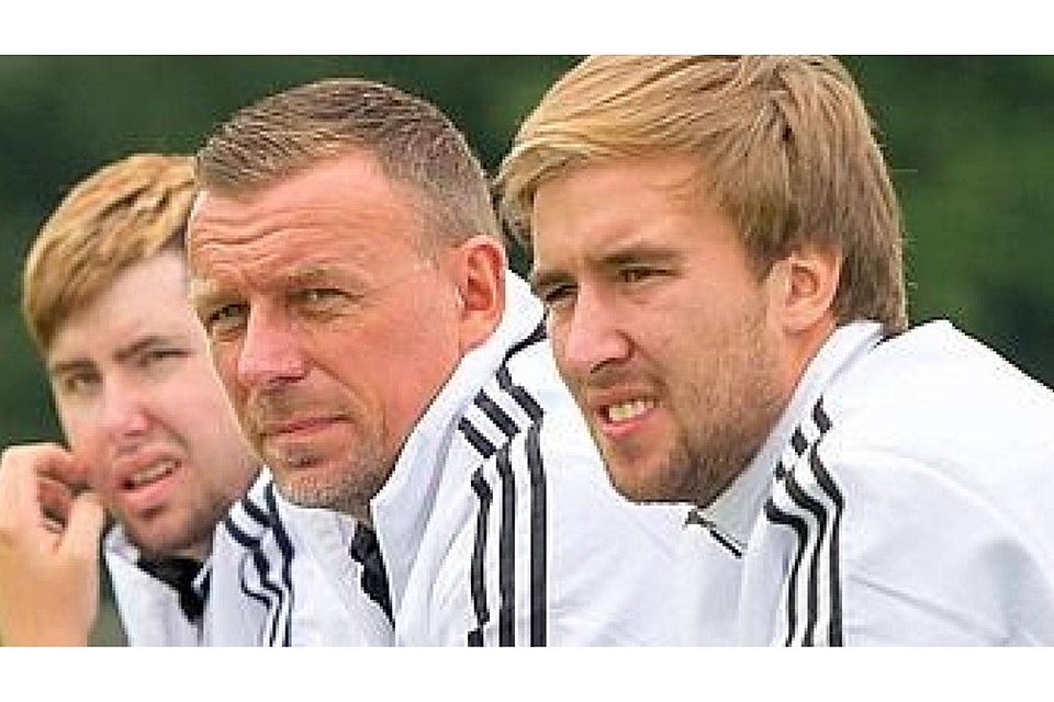 Seite an Seite: Stephan Ehlers (Mitte) und Key Riebau (rechts) am 17. August 2013 beim ersten Regionalliga-Heimspiel der U-19-Mannschaft des damals neuen JFV Nordwest Kai Niemann