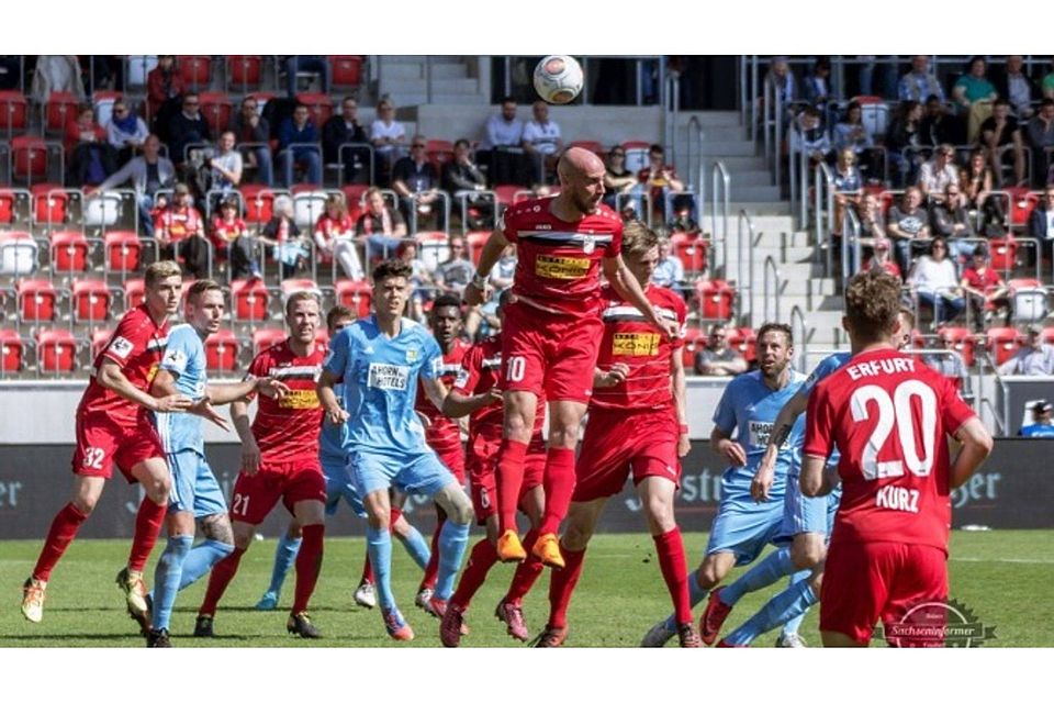 Der FC Rot-Weiß Erfurt (in rot) ist im Juli beim VfL zu Gast.                       F: www.sachseninformer.de