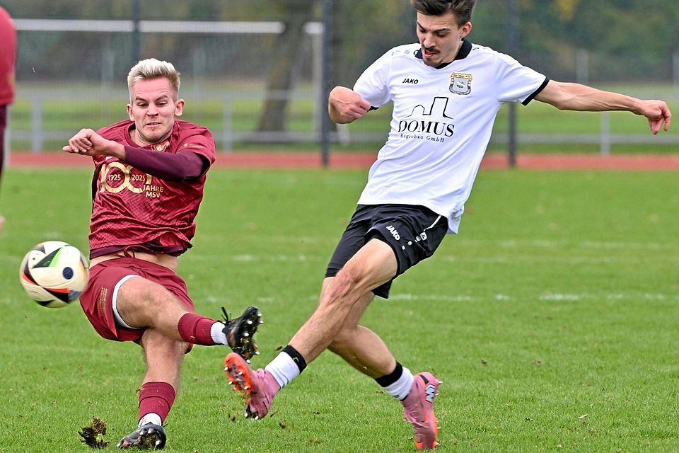 Immer wieder brachten die engagiert verteidigenden Lagerlechfelder ein Abwehrbein in die Meringer Abschlüsse. Hier wird Noah Mölders geblockt.