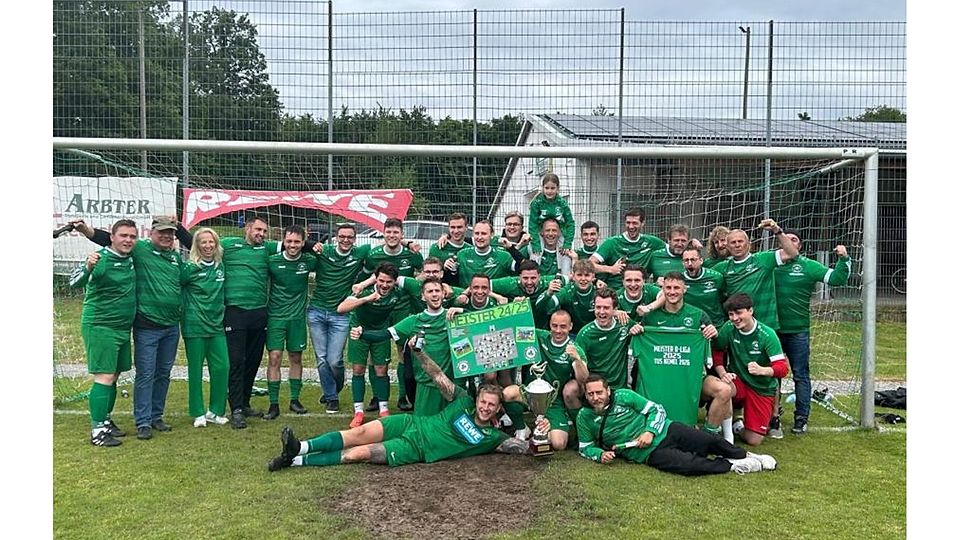 Zurück in der A-Liga: Die Fußballer des TuS Kemel bejubeln ihr Meisterstück in der B-Liga Rheingau-Taunus.	Foto: TuS