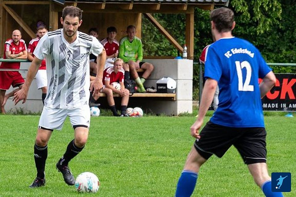 Ursensollens Spielercoach Thomas Kotzbauer (links) und seine Mannen gewannen das Topduell gegen den TSV Königstein mit 3:2 und hievten sich damit zurück auf den Ligathron.