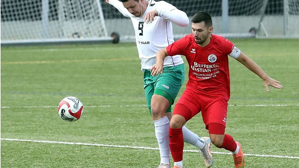 Nach zuletzt zwei souveränen Siegen am Stück schlägt der TSV Gilching-Argelsried (rot) auch den FC Deisenhofen II deutlich und setzt seine Erfolgsserie fort.