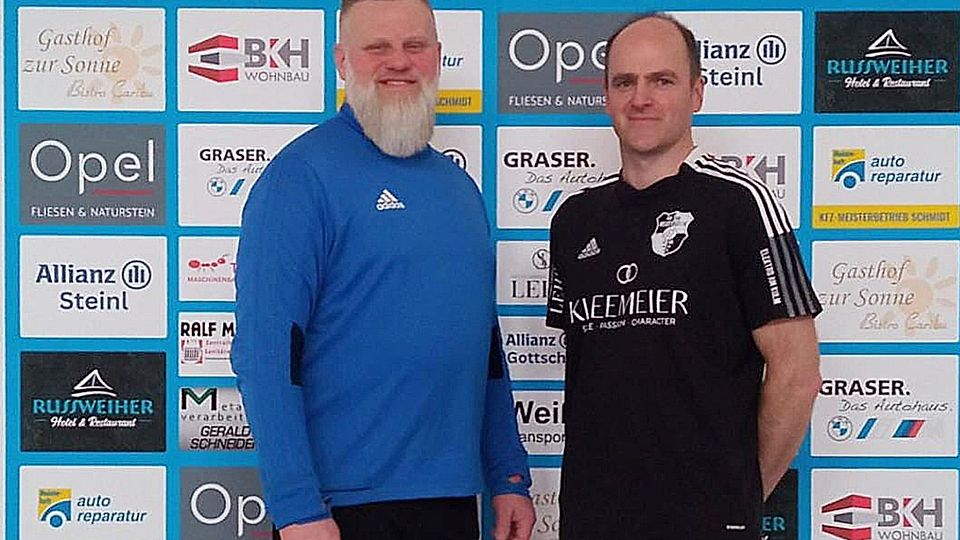 Kreisliga-Coach Björn Engelmann (links) und Holger Philipp, Trainer der SG in der A-Klasse, stehen auch in der kommenden Saison auf der Kommandobrücke.