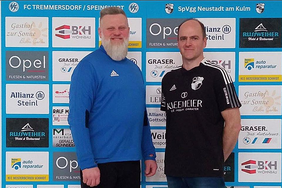 Kreisliga-Coach Björn Engelmann (links) und Holger Philipp, Trainer der SG in der A-Klasse, stehen auch in der kommenden Saison auf der Kommandobrücke. Kreisliga-Coach Björn Engelmann (links) und Holger Philipp, Trainer der SG in der A-Klasse, stehen auch in der kommenden Saison auf der Kommandobrücke.