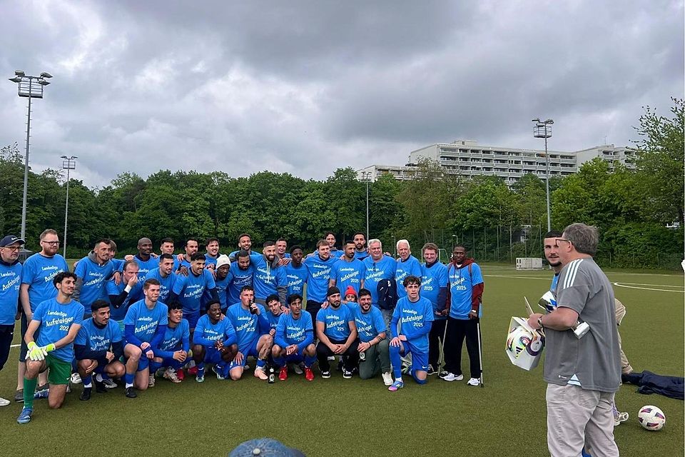 Die Meistermannschaft der Bezirksliga Nord 2024/25: der SVN München.