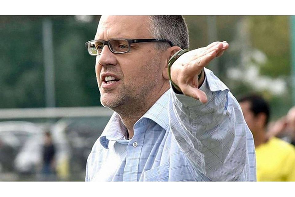 Christian Grüll kann sich als Coach in Taufkirchen noch Hoffnung auf den Aufstieg in die Bezirksliga machen. F: Weingartner