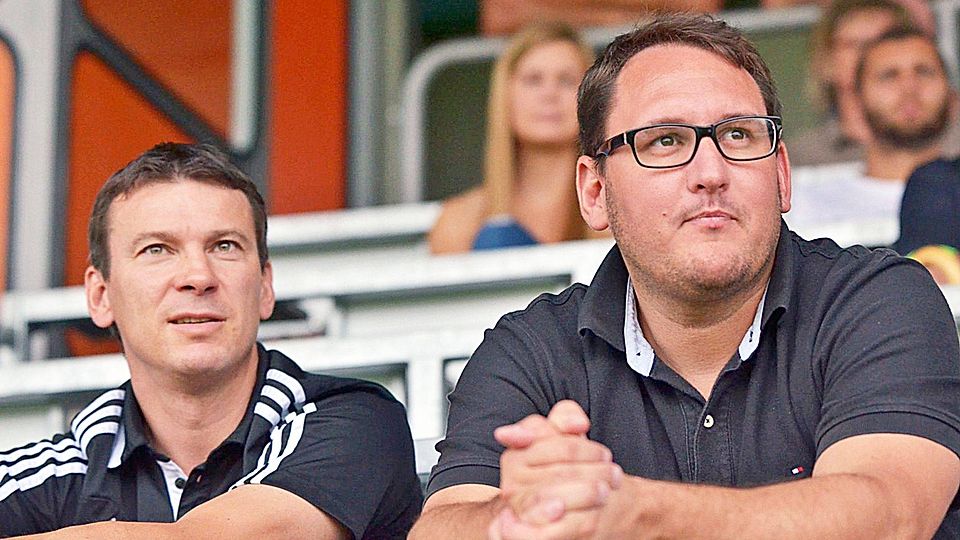 Philipp Kaufmann, Sportvorsitzender der SpVgg SV Weiden (r., hier mit Sportlichen Leiter Christian Stadler), traut der Mannschaft künftig noch einiges zu. Foto: SpVgg SV/Werner Franken