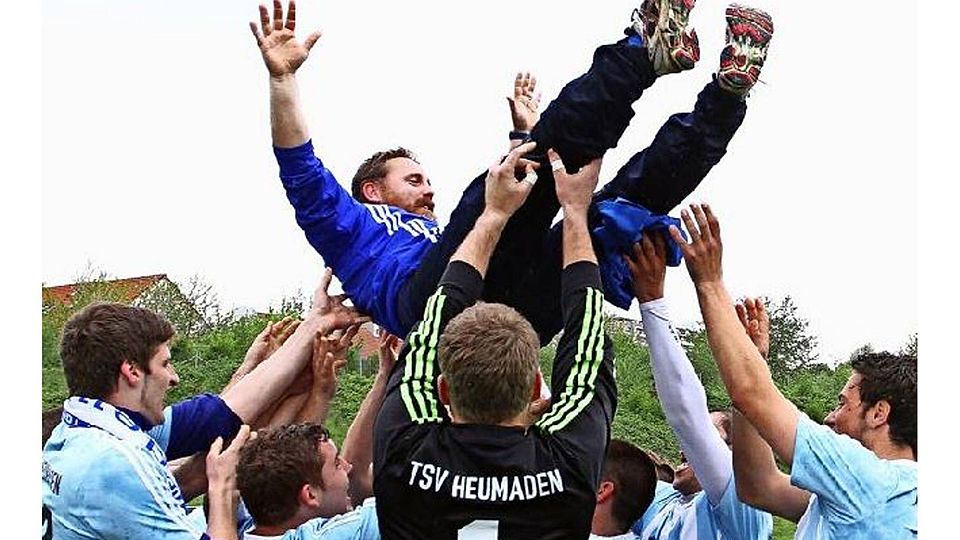 Platz drei als Aufsteiger: Auch in diesem Jahr können die Spieler des TSV Heumaden mit ihrem Trainer David Gzim feiern.  Foto:Archiv Yavuz Dural