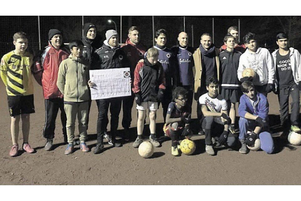 Viel Spaß an der gemeinsamen Aktion hatten die jungen Fußballer im Kinderdorf Bethanien. Foto: FC Viktoria Köln