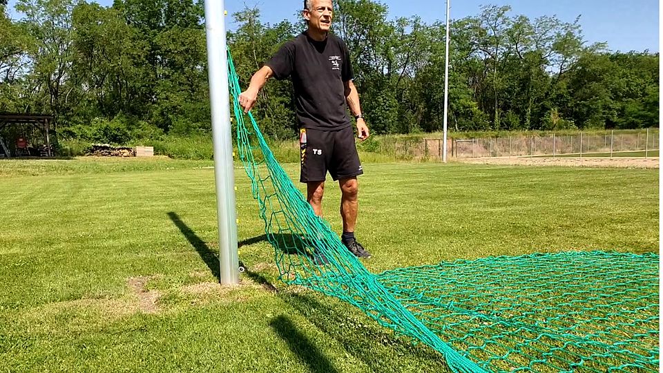 Thomas Schäfer, Vereinslegende des FC Neuenburg, schnürt am Wochenende seine Fußballschuhe. 