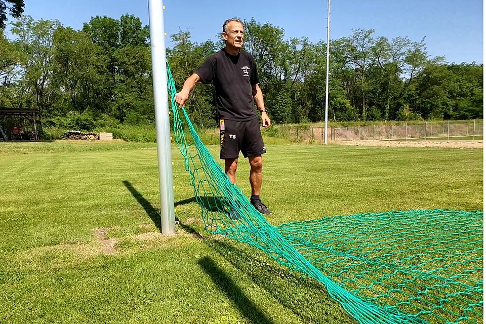 Thomas Schäfer, Vereinslegende des FC Neuenburg, schnürt am Wochenende seine Fußballschuhe. 